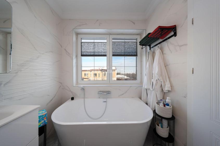 Casă ideală pentru familie în Brașov, Bunloc – spațioasă, luminoasă, priveliște - 42