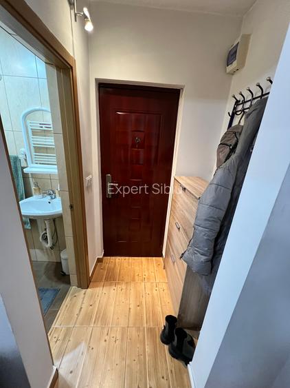 VÂND garsonieră, renovată ,zona Vasile Aaron - 6