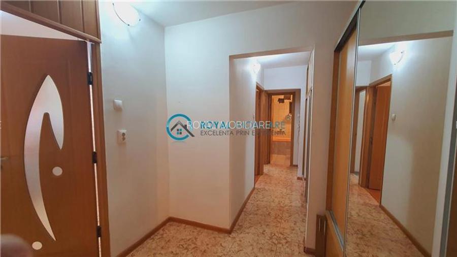 Royal Imobiliare  - Vanzare Apartament 3 camere zona 9 Mai - 12