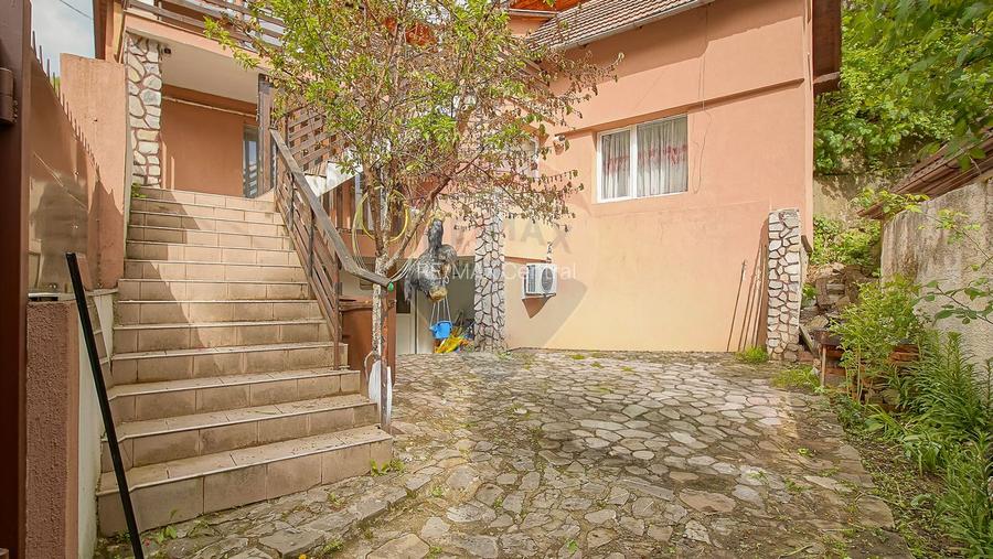 CASĂ INDIVIDUALĂ ÎN SCHEI    STRADA PIATRA MARE - 3