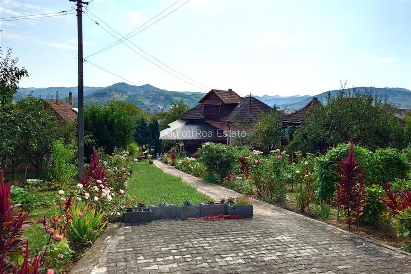 Casa cu Gradina, Parc si Priveliste in Brad, Jd. Hd - 3