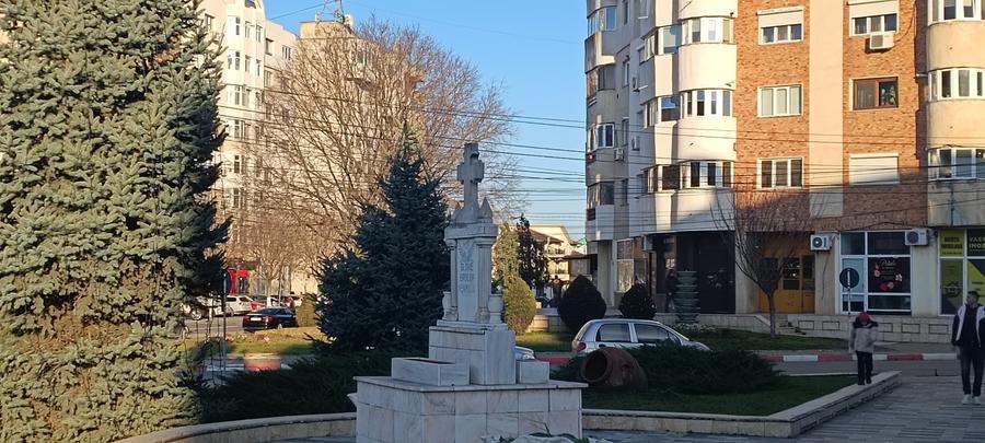 Navodari central spatiu comercial din construcție 2 intrari 2 loc parcare 380