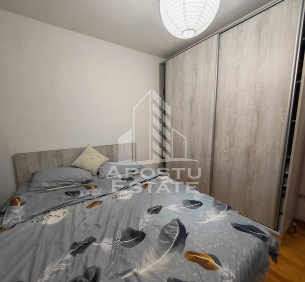Apartament de vanzare cu 3 camere, 2 bai, etajul 2, zona Lipovei