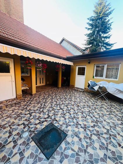 Casa cu teren , ULTRACENTRAL , singur in curte
