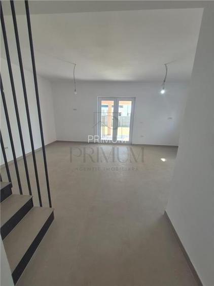 Duplex superb - zona foarte buna - toate utilitatile - gata de mutat - 28