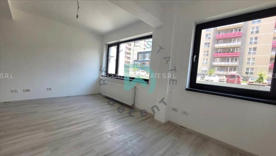 Studio,  47 mp, Tractorul - 10