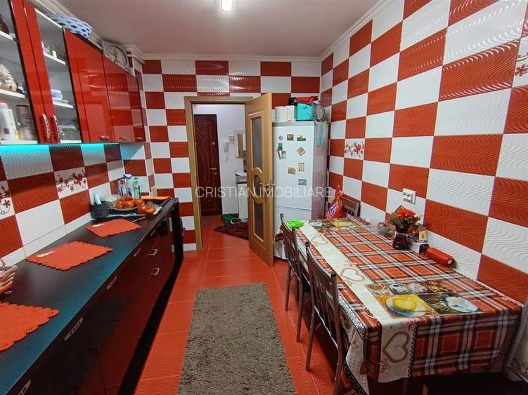 4 camere confort 1 Decoamandat, etaj superior, Mobilat, 80 mp - Viziru 3 - 11