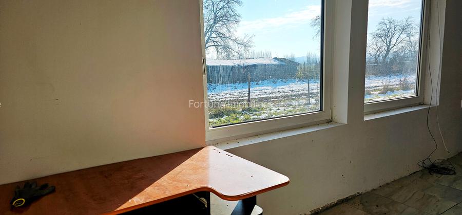 Casa situata in com.Girov - 5