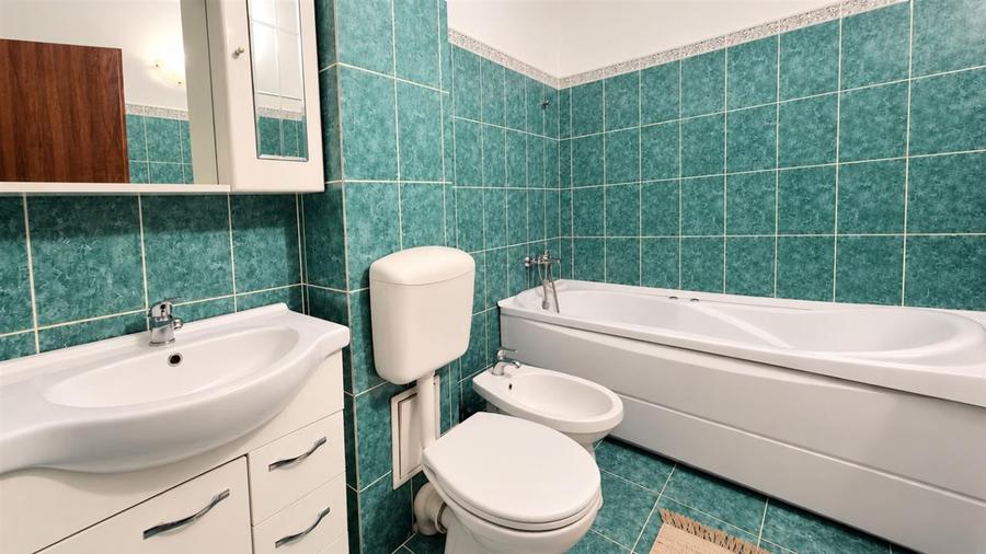 Apartament 3 camere decomandat 2 bai parcare subterana zona Terezian