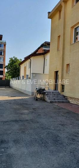 15 Camere, Posibilități Infinite: Imobil strategic cu 1500 mp teren - 2