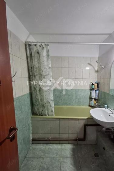 apartament 3 camere, decomandat - 8