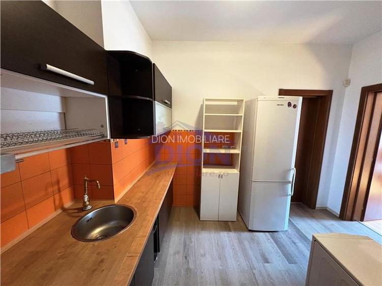 Unirii - Alba Iulia - Posta Vitan - 3 camere, in vila, etaj 1, - 4