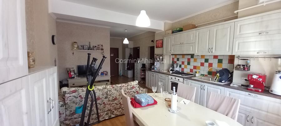 Închiriez apartament 3 camere - 5
