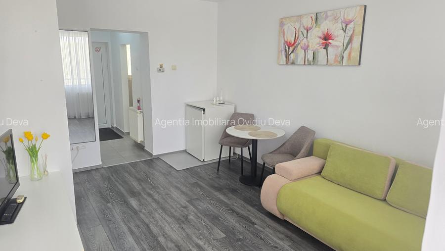 Vand garsoniera in Deva, zona ultracentrala (langa Primarie),et 3, mobilata - 4