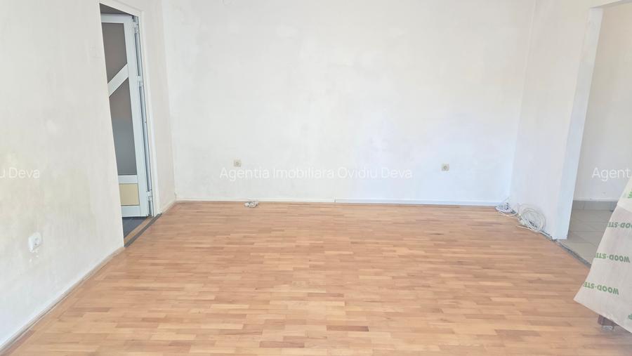 Vand apartament de 3 camere in Deva, Imp.Traian, etaj 2 - 8