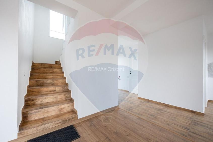 Vila moderna cu 4 camere,  P+E - teren 501 mp - 13