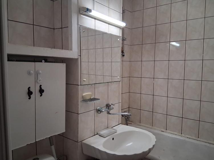 Vand apartament cu 3 camere la parter inalt zona Lipovei