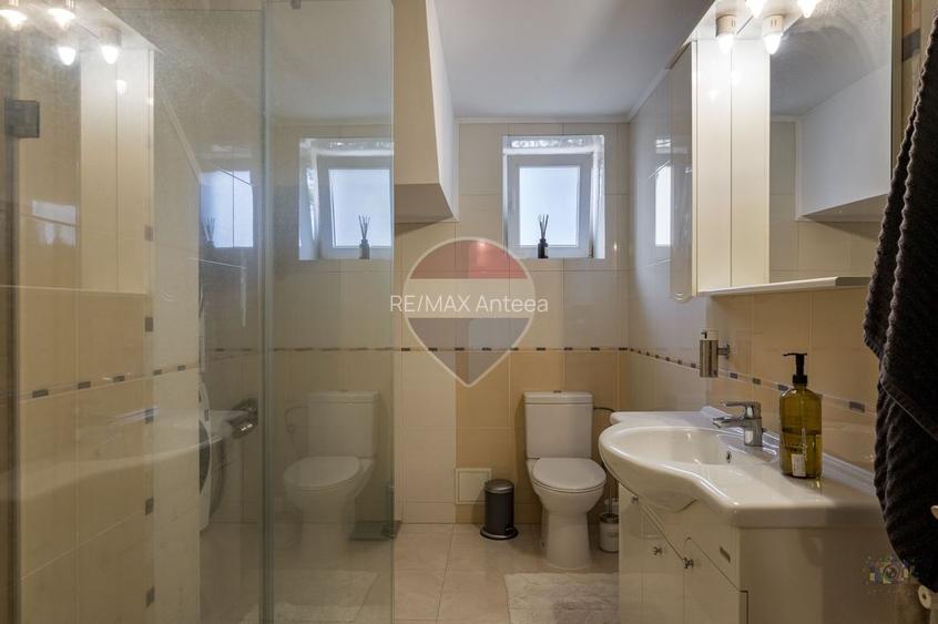 Vilă renovată P+1+M  | Foișor vitrat, grădină și jacuzzi - 32