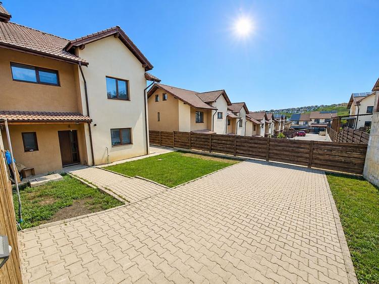 Casa tip duplex finisata, teren 380 mp, Dezmir zona str Criseni