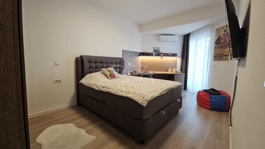 3 camere, vedere panoramică, 13 septembrie - 13