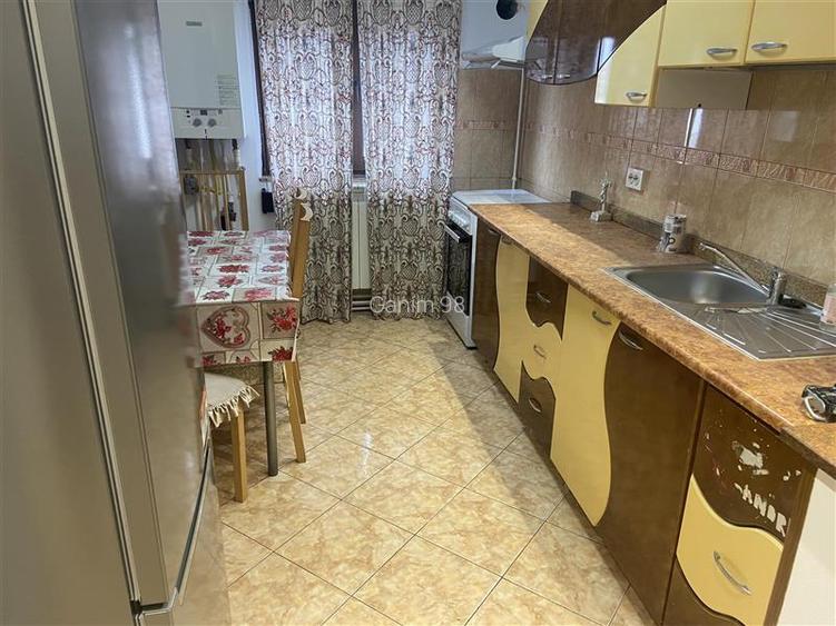 Apartament 3 camere de inchiriat , zona Scoala nr 2- Piata Moldovei decomandat , - 21
