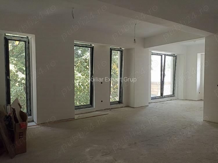 Piata Romana , imobil P+3 - 2