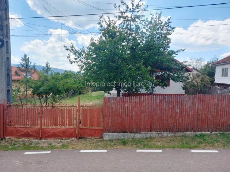 Casă din cărămidă, zonă de deal la Pârscov - 14