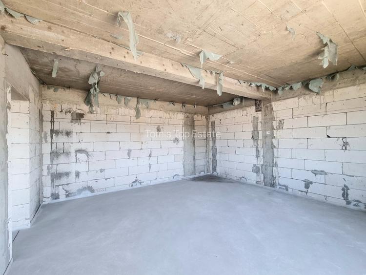 Casa P+1 in Navodari, cartier Midia Sat, vedere spre Lacul Tasaul - 9