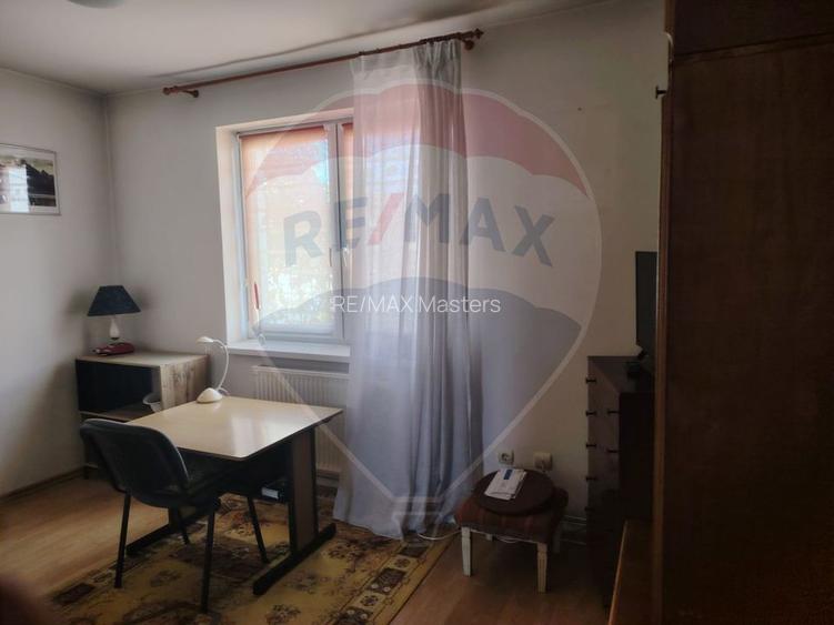 Casă / Vilă cu 8 camere de vânzare în zona Central - 9