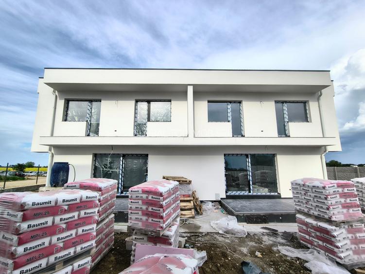 VILA DUPLEX, complex rezidential, 173mp, teren 305mp, loc. 1 Decembrie - 5