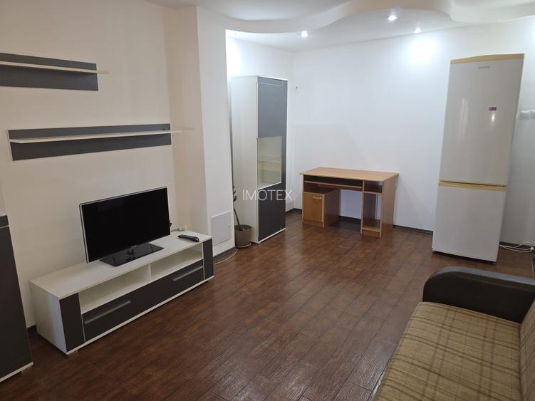 Garsoniera moderna transformata in doua camere in Gavana / Lumina - 2