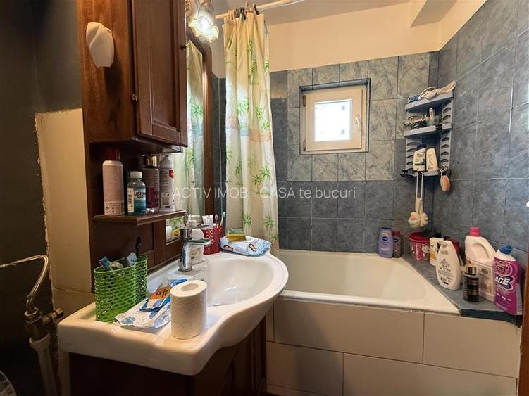 Titan- statuie Salajan,3 camere ,decomandat ,etaj 8. - 8