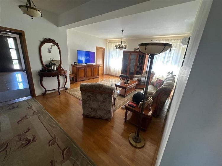Vila | Sisesti | 10 Camere | Proprietate Rară - 6