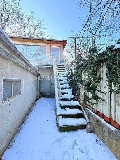 Casă de vanzare cu curte | 4 camere | Zona Gorjului | Teren generos - 18