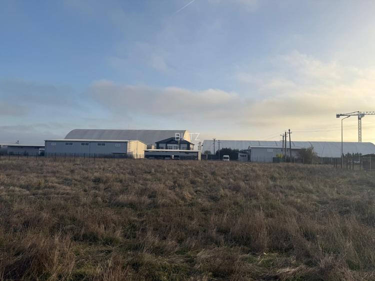 Teren intravilan , 3000 mp , deschidere 78 m, zona Carcea - 4