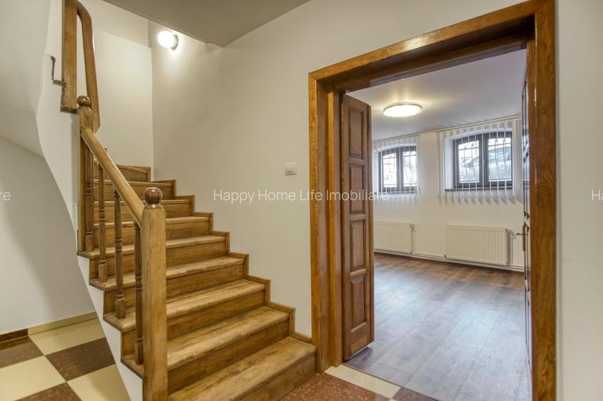 Universitate bld Carol Parcu Izvorul Rece Casa 11 camere, 2 locuri de parcare - 15