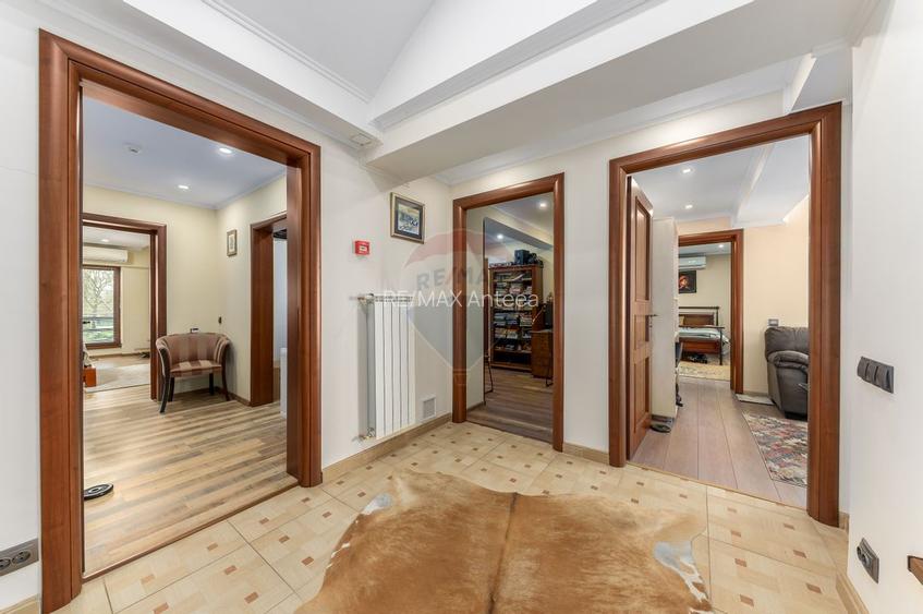 Vilă cu parc, piscină, jacuzzi și foișor, panouri fotovoltaice - 25