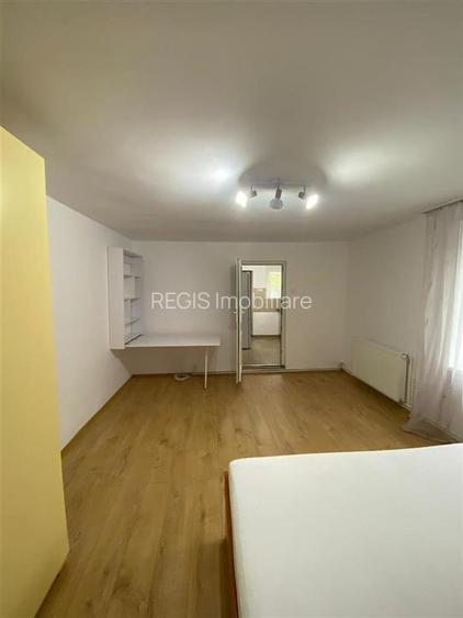 Garsoniera la casa cu curte proprie Centru - 6