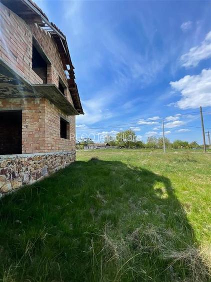 RECO Teren intravilan cu casa in rosu, Zona Vadu Crisului, Bihor - 20