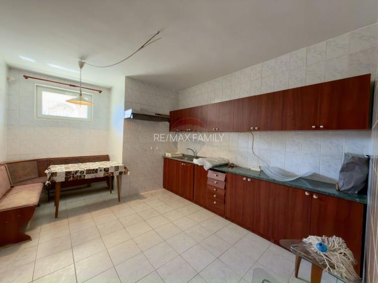 Casă / Vilă 8 camare cartier Beverly Hills Sanmartin - 29