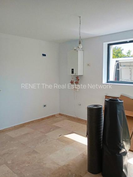 Vila Tunari str. Paris, 5 camere, curte 300  mp, 400 mp construiti - 25