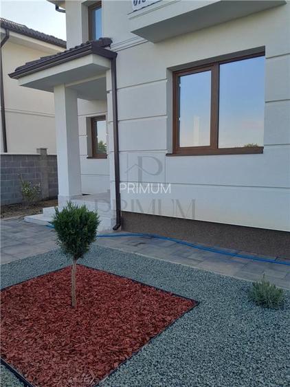 Duplex individual- zona excelenta -  gata de mutare- curte amenajata - despartit - 3