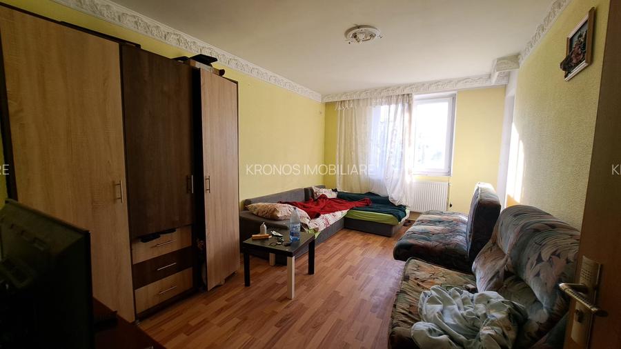 AGIGEA, 3 CAMERE DECOMANDAT 2 BAI, CENTRALA GAZ, 70 MP. PARCARE, BOXA - 13