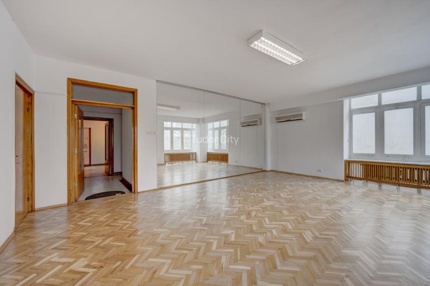 Apartament luminos de 5 camere de închiriat, etaj 1/4, garaj, Bd. Primăverii! - 3