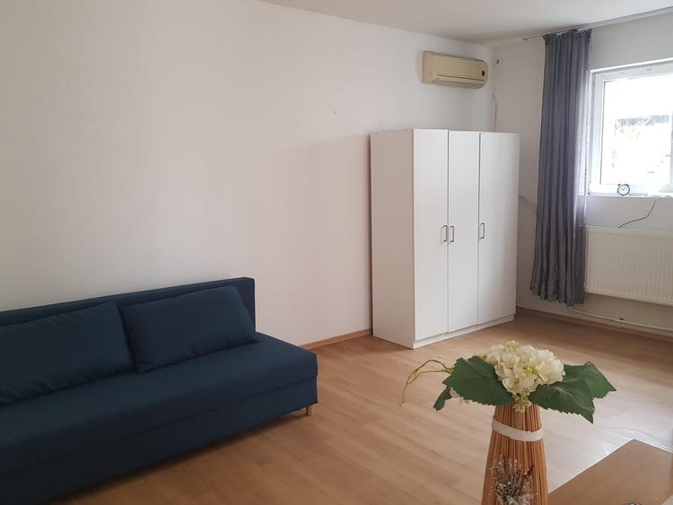 Vanzare garsoniera la curte, renovata, centrala proprie, 62.000 euro