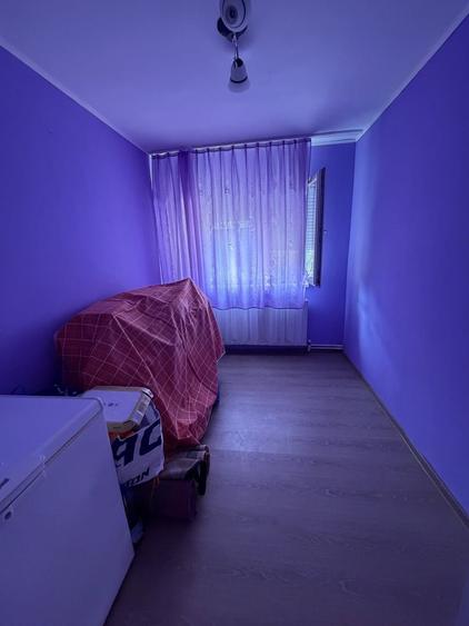 De vânzare apartament 3 camere cartier VIZIRU 1 ETAJ 1