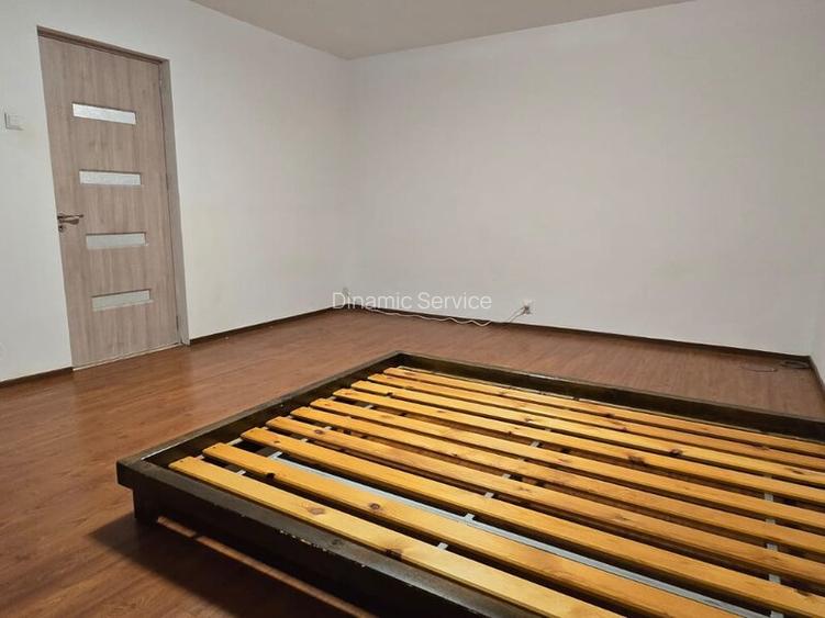 VITAN MALL, decomandata, spatioasa, 40mp-380 euro - 10