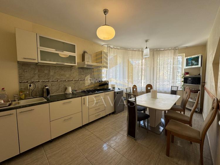 Vilā individuală 7 camere | 320mp | 740mp teren + Garaj inclus in preț | Zorilor - 16