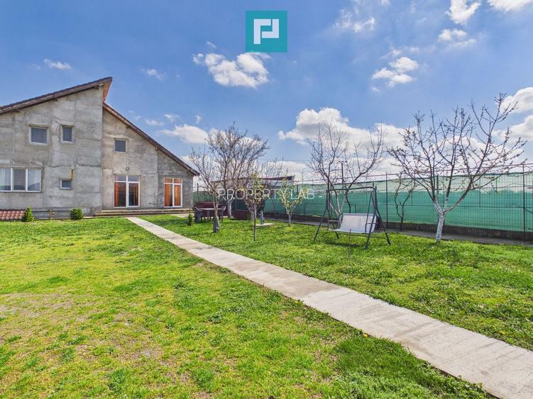 Casă cu 7 camere și teren generos în Șofronea - 18