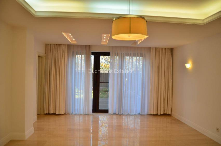 Vila 7 dormitoare piscina nemobilat Oxford Gardens - 11